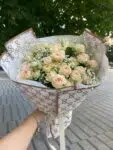 Bukiet z gałązkowych róż Summerrose | Studio Deluxe Poznań