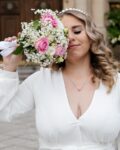 bukiet ślubny z róż eustom i gipsówki Studio Deluxe
