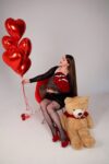 Bukiet czerwonych róż z pluszakiem i balonami Studio Deluxe Poznań