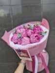 bukiet z piwonii i oksypetalum