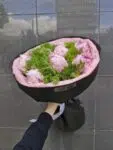 Bukiet z piwonii i goździków kiwi
