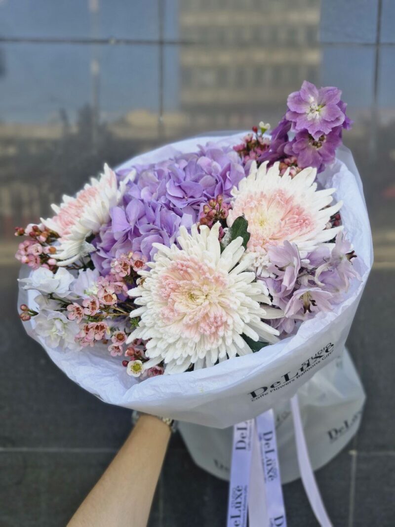 Bukiet z chryzantem, hortensji i delphinium Studio Deluxe Poznań