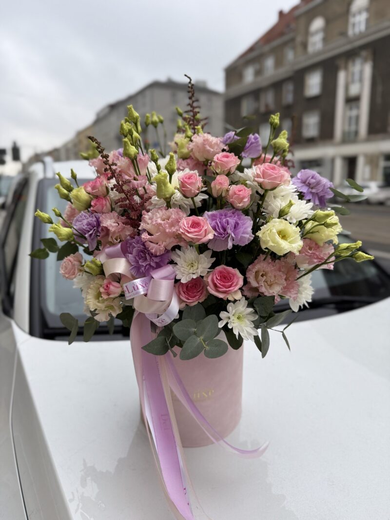 flowerbox z eustom, róż i chryzantem Deluxe