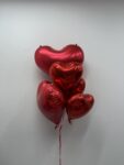 Zestaw balonów serca w odcieniach różu, przygotowany przez Studio Deluxe Poznań.