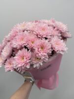 Bukiet z różowej chryzantemy gałązkowej - obrazek 2