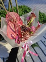 elegancki bukiet z hortensji kalii i anturium prezent na rocznicę