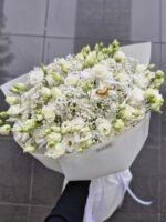 bukiet z gipsówki i eustomy