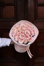 Bukiet z 25 róż Pink Mondial – delikatny i elegancki