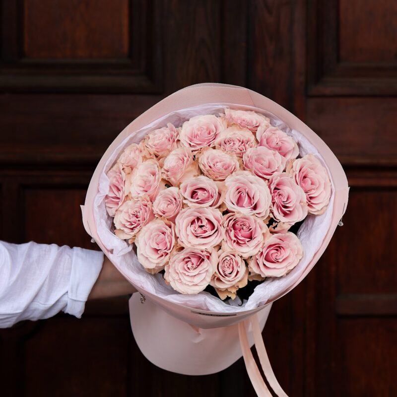 Bukiet z 25 róż Pink Mondial – delikatny i elegancki