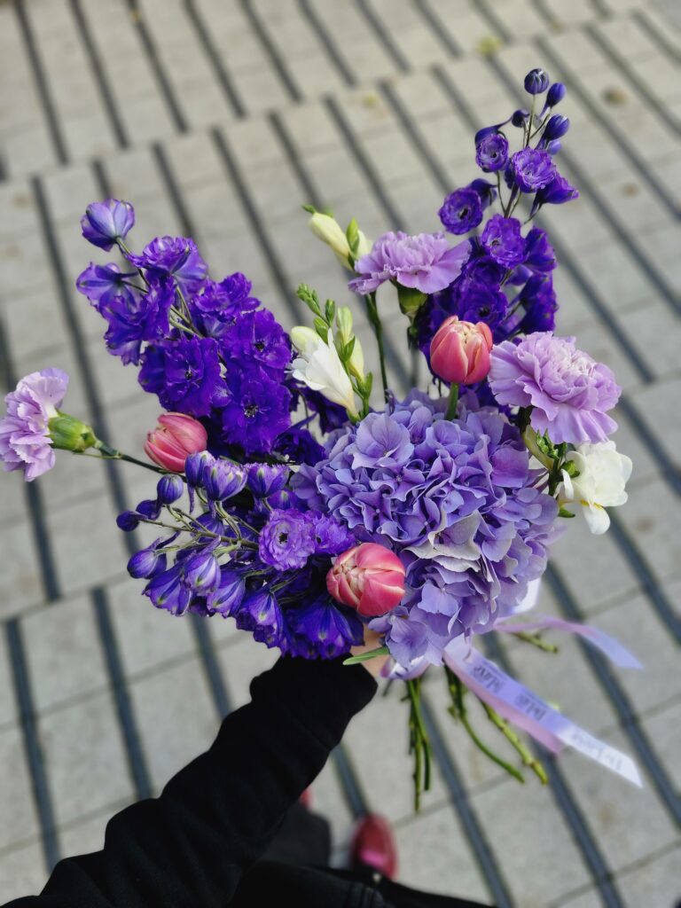 Subskrypcja na Kompozycję kwiatową – bukiety florysty Studio Deluxe w Poznaniu.