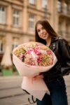 bukiet z hortensji i gałązkowych róż Studio Deluxe Poznań