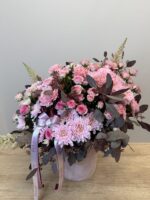 Flowerbox z różą, goździkiem, chryzantemą i eukaliptusem | Studio Deluxe Poznań