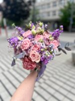 Bukiet ślubny pastelowy z róż, goździków i eustomy - obrazek 2