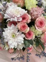 Flowerbox z różami, chryzantemami i eukaliptusem | Studio Deluxe