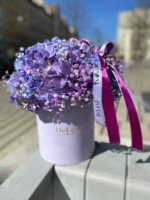 Flowerbox z hortensji i gipsówki w pastelowym pudełku – Studio Deluxe