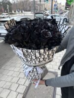 Czarna róża z brokatem 25 szt