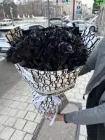 Czarna róża z brokatem 25 szt
