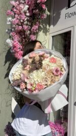 Bukiet pastelowy z hortensją, różą i eustomą - obrazek 3