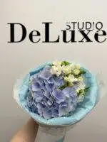 Komunijny bukiet z hortensją i frezją - obrazek 2